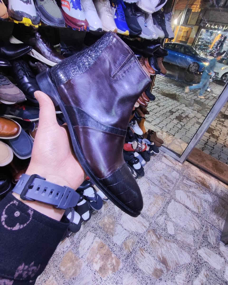 ماركة مورسكي ايطالي الصنع 
قطعه جديدة أصليه اورجنال 
ربع بوت جلد طبيعي داخل وخارج 
قياس ٤١ 
السعر ١١٥ ألف 
مكان كرادة داخل مجاور دايموند مول في فرع علاء حداد محل الأيطالي الايطالي


**إذا كنت صاحب هذا الإعلان وتريد حذفه لأي سبب، رجاءا أرسل رسالة إلى الدعم الفني**