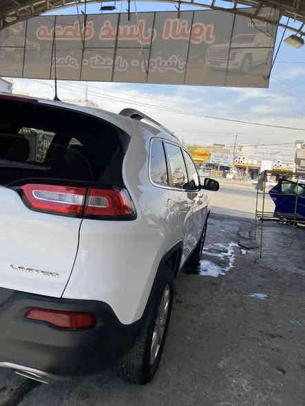 السلام عليكم 
سيارة جيب (بزون )2016 
محرك 6 سلندر
كشنات جلد 
بصمة 
كامرا دواره 
شاشة كبيرة 
تدفئة كشنات 
تدفئة ستيرن 
مودات قيادة 
وباقي مواصفات معروفه 
الصدر جديد مصار فترة من بدلته
السياره باسمي سكن بغداد تحويل ثاني يوم (سليمانية)
صورة الحادث مرفقة 
السعر :137$ وبيها مجال
للتواصل على الرقم :***********
