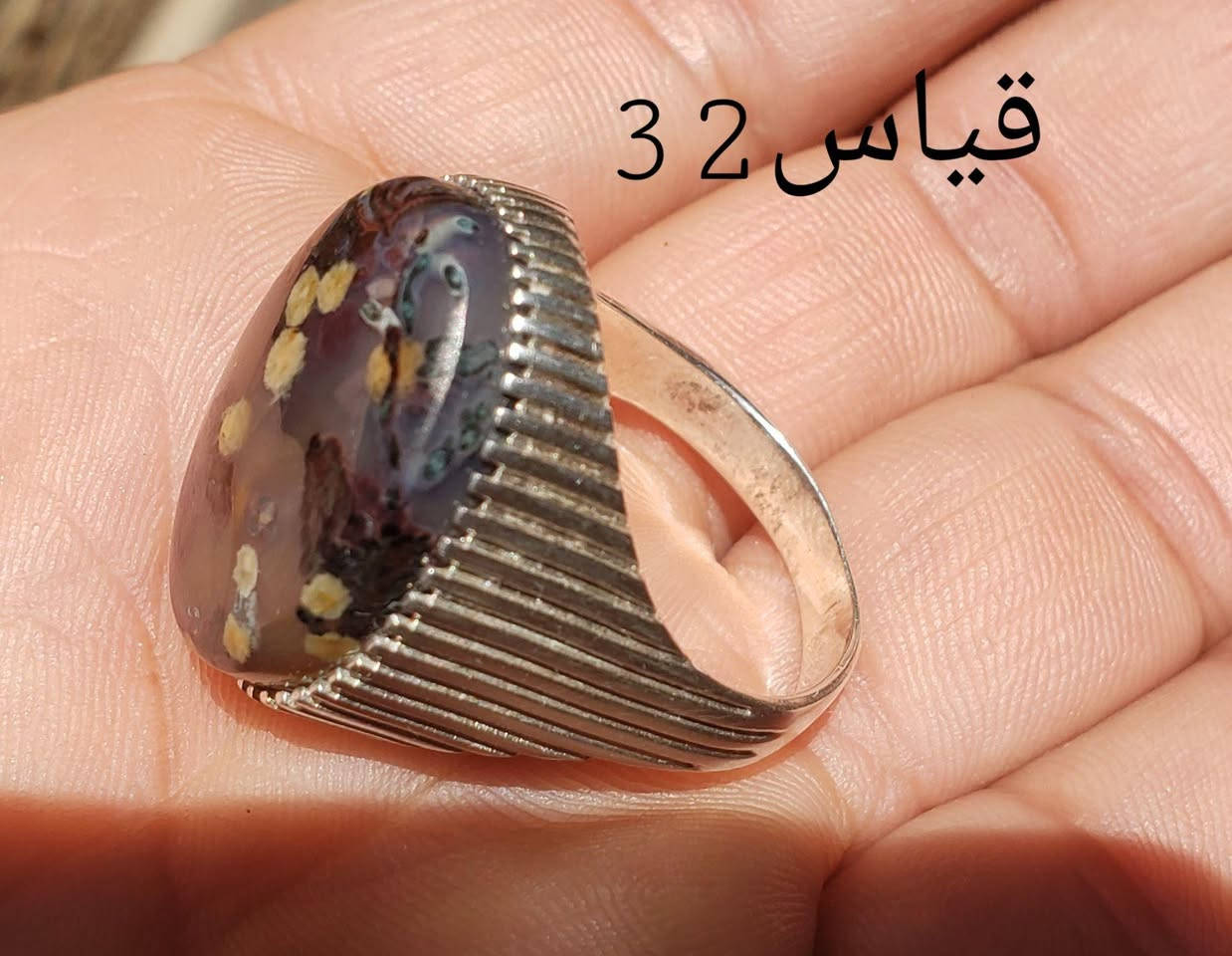 للبيع: خاتم فضة صياغة يمنية فاخرة مقاس 32، متوج بعقيق طحلبي "ورد الربيع" يماني أصلي طبيعي. قطعة نادرة تجمع الفخامة وجمال الطبيعة الساحر.

​السعر: 65$

​للتواصل: على الخاص بغداد, العراق


**إذا كنت صاحب هذا الإعلان وتريد حذفه لأي سبب، رجاءا أرسل رسالة إلى الدعم الفني**