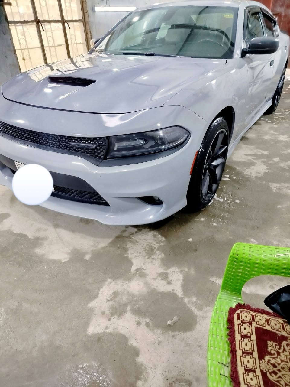 سلام عليكم يوجد بوليش وتلميع كافة انواع السيارات بافضل المواد الامانيه والامريكيه مع  حمام للغرفه جلي لايتات تكحيل الخدوش تلميع الجام والدواخل صالون كامل لسياره المكان بصره قضاء القرنه رقم الهاتف ***********واتساب
