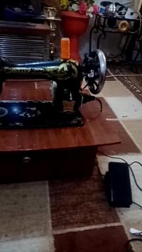 مكينه ام الفراشه للبيع بس بيه خلل تكطع الخيط سعره 50اوبيه مجال هاذا رق...