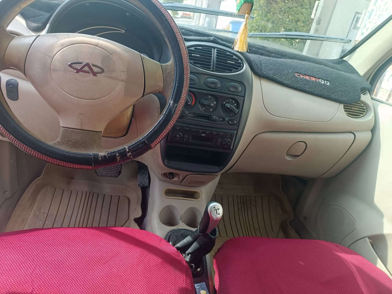 السلام عليكم
شيري QQ موديل 2012 لون ابيض للبيع
رقم بغداد انكليزي + بأسمي تحويل ثاني يوم
محرك 4 سلندر المرغوب نظيف جدأ
كير اتوماتيك+عادي نظيف جداً 5 نمر 
السياره جاهزه ونظيفه محرك وكير خير من الله مكفولات داخلها نظيف وجميع الكهربائيات شغاله والسياره ناعمه جدا بالمشي .
عارضها ب 30 ورقه وبيها مجال بسيط المكان الشعب
للاتصال والاستفسار ***********
