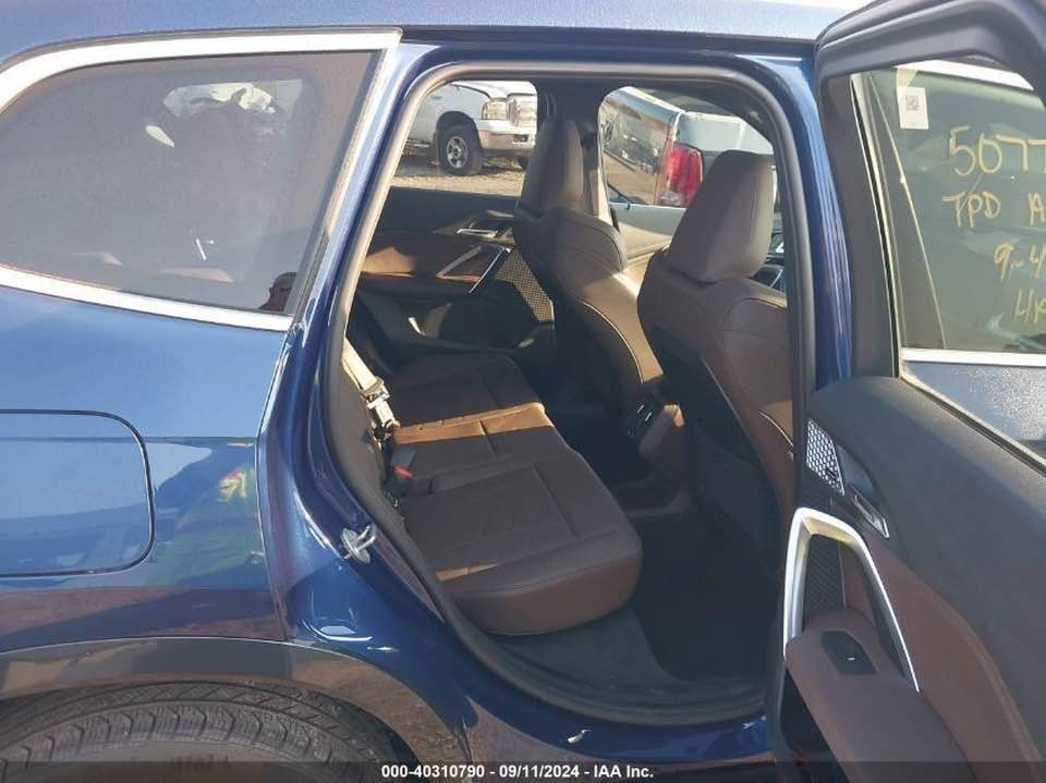 BMW X1 2023
Xdrive 28 i
ماشية ٢٠ الف 
 بدون ايرباك
فول  مواصفات  ١/١

٢٨٨ ورقه
*********** واتساب
