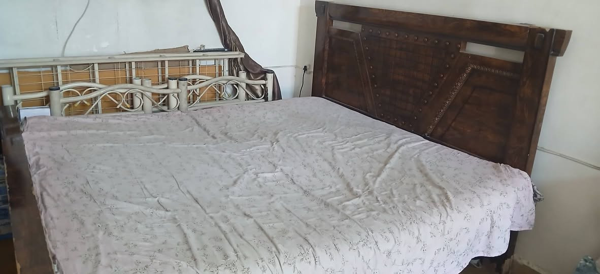 مرحبا ... عندي غرفة نوم مستعملة للبيع اذا  مناسبة ارجو مراسلتي على الخاص


**إذا كنت صاحب هذا الإعلان وتريد حذفه لأي سبب، رجاءا أرسل رسالة إلى الدعم الفني**