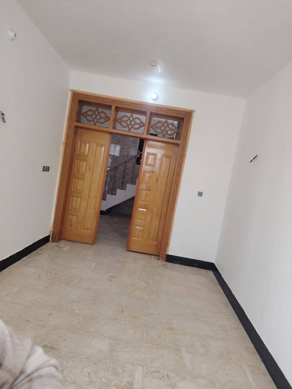 دار البيع في حي عسكري منطقة ٣٠٠٠ مساحه دار ١٠٠متر قرب سوق مدارس قديم طبق ونص موبايل *********** ابو حسين
