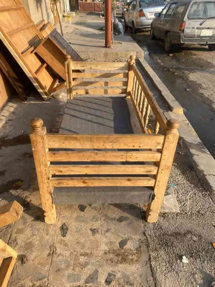 تخت شغل ثقيل السعر ٣٥ الواحد
عدد٣
الرفاعي قرب نفق الصحة
*********** موصل
