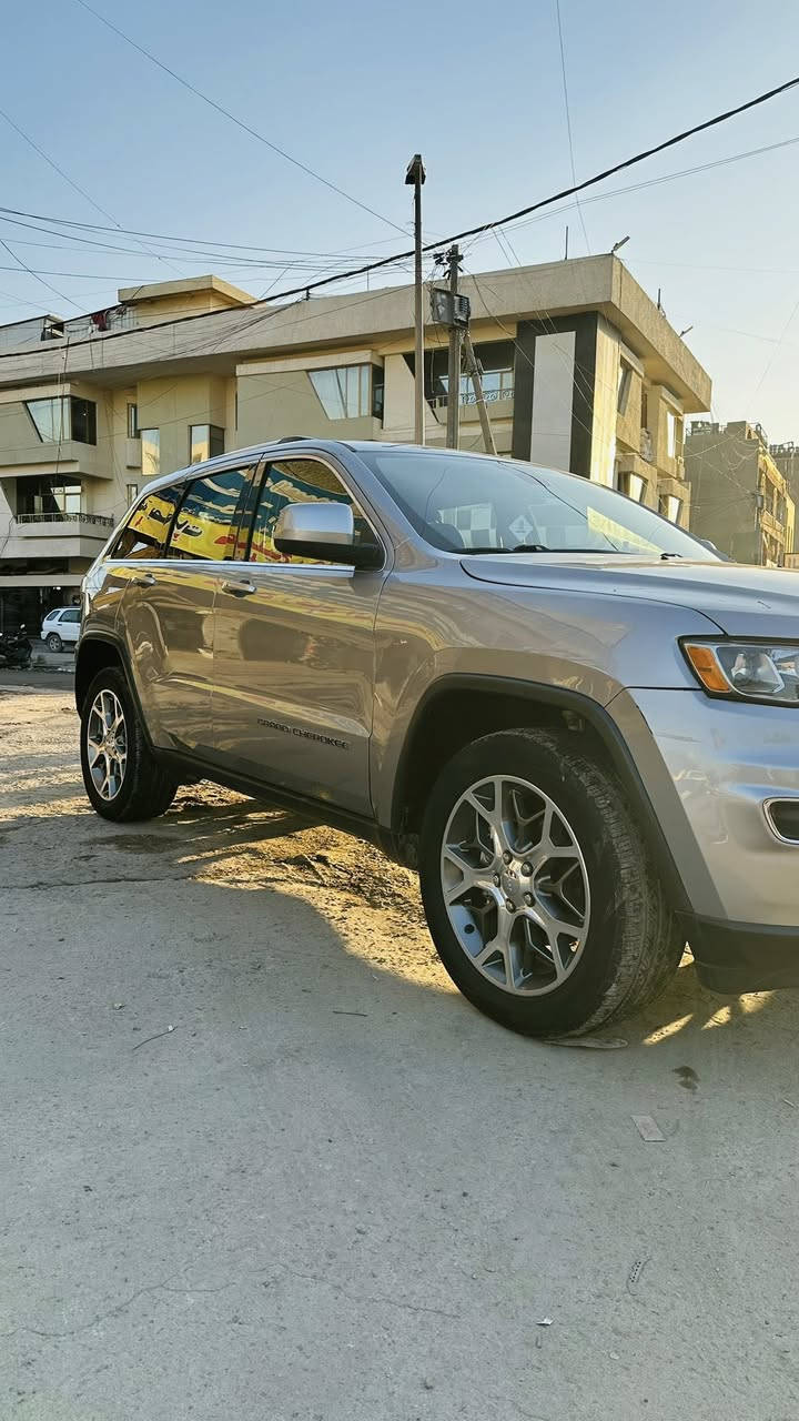 سلام عليكم 
من. رخصة ادمن 
جيب لاريدو 2020اللبيع
حادثة بنيد وجاملغ امامي جهة الصدر سحب شاصي بسيط جدا
سياره ماشيه 50الف مايل 
بصمه +تشغيل على بعد +حساس امامي وخلفي
شاشة +كشن سائق كهربائي +حساسات مراي
سعر -225الف$شدتين وخمس وعشرين دولار 
الاستفسار:***********
