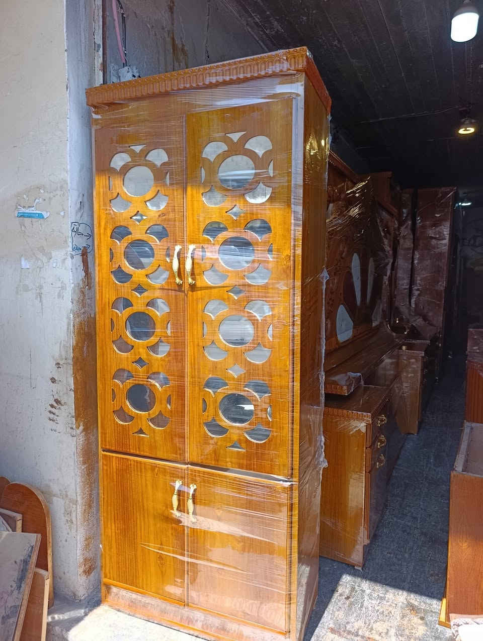 غرف 5باب مستعملة شغل جديد موصل باب جديد قرب نادي الفتوه ابوانس المتيوتي ***********
