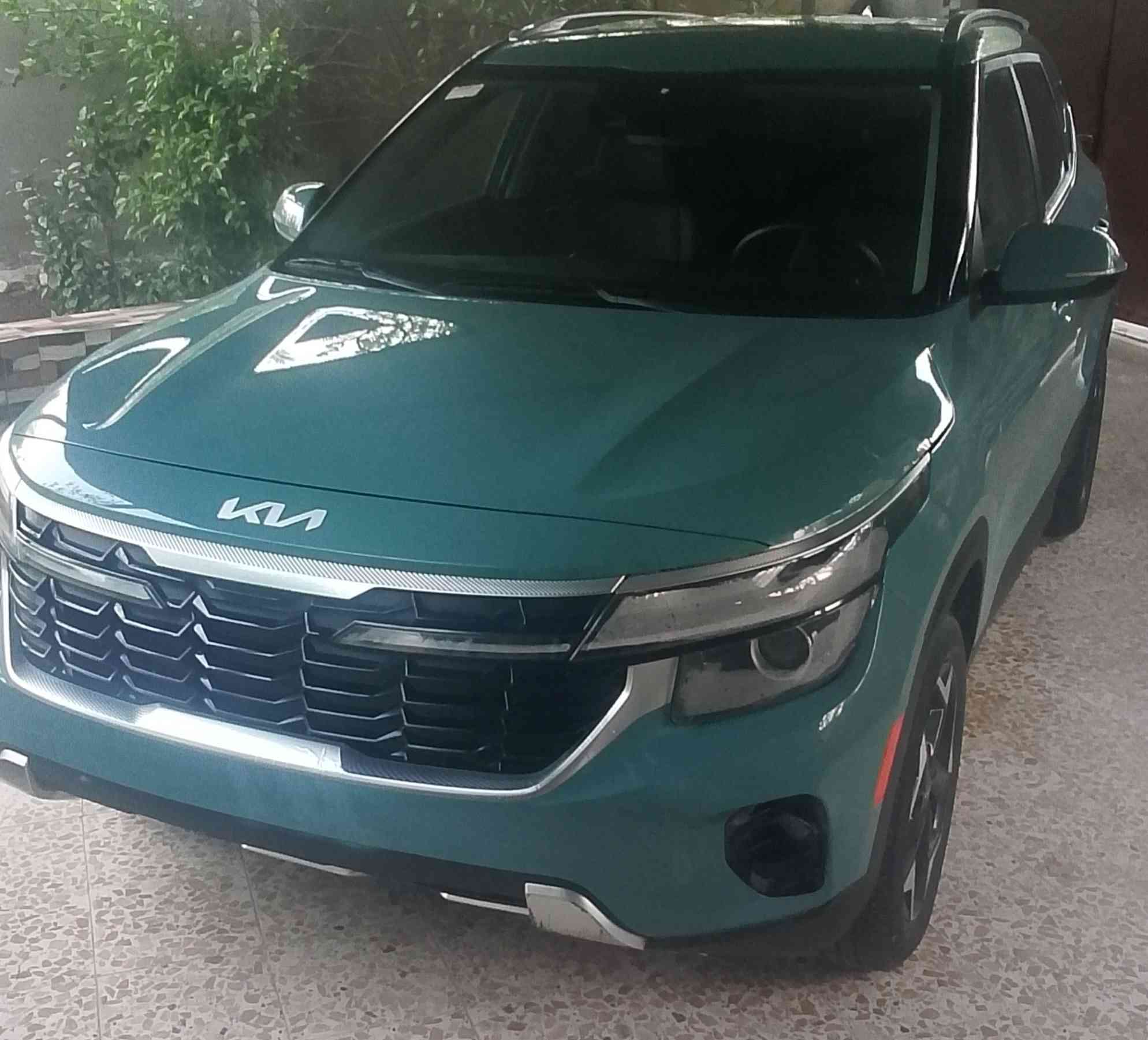 سلتوز موديل 24 لون مميز سيارة جديدة ماشية 5000 منفيس باسمنا فول ماعدى البنوراما *********** المكان بابل السعر 157 وبيها مجال صبغ جاملغ خلفي وتبديل جاملغ امامي نفس الون بچم كبس بدون دواخل مكينة 2000 دوش
