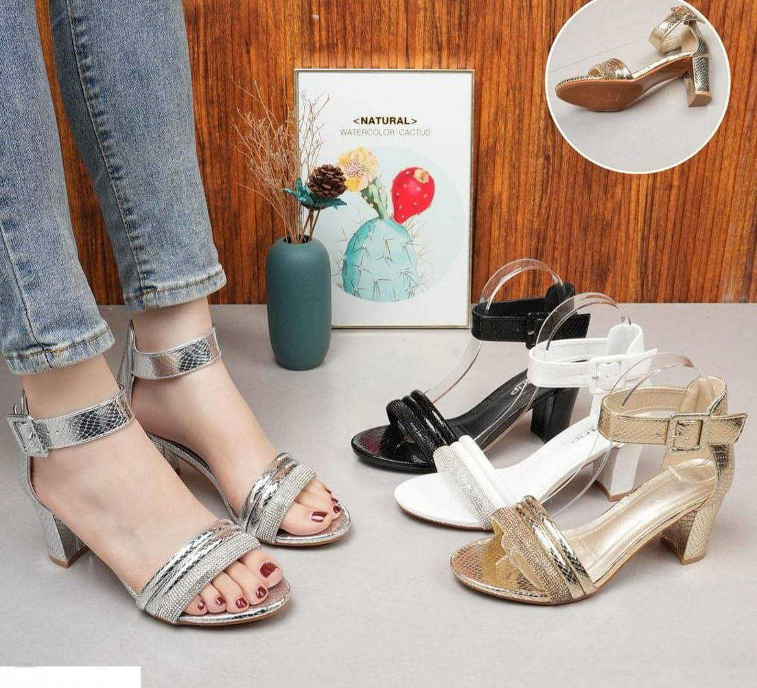 كعب ارتفاع 6 سم
37-38-39-40-41


**إذا كنت صاحب هذا الإعلان وتريد حذفه لأي سبب، رجاءا أرسل رسالة إلى الدعم الفني**