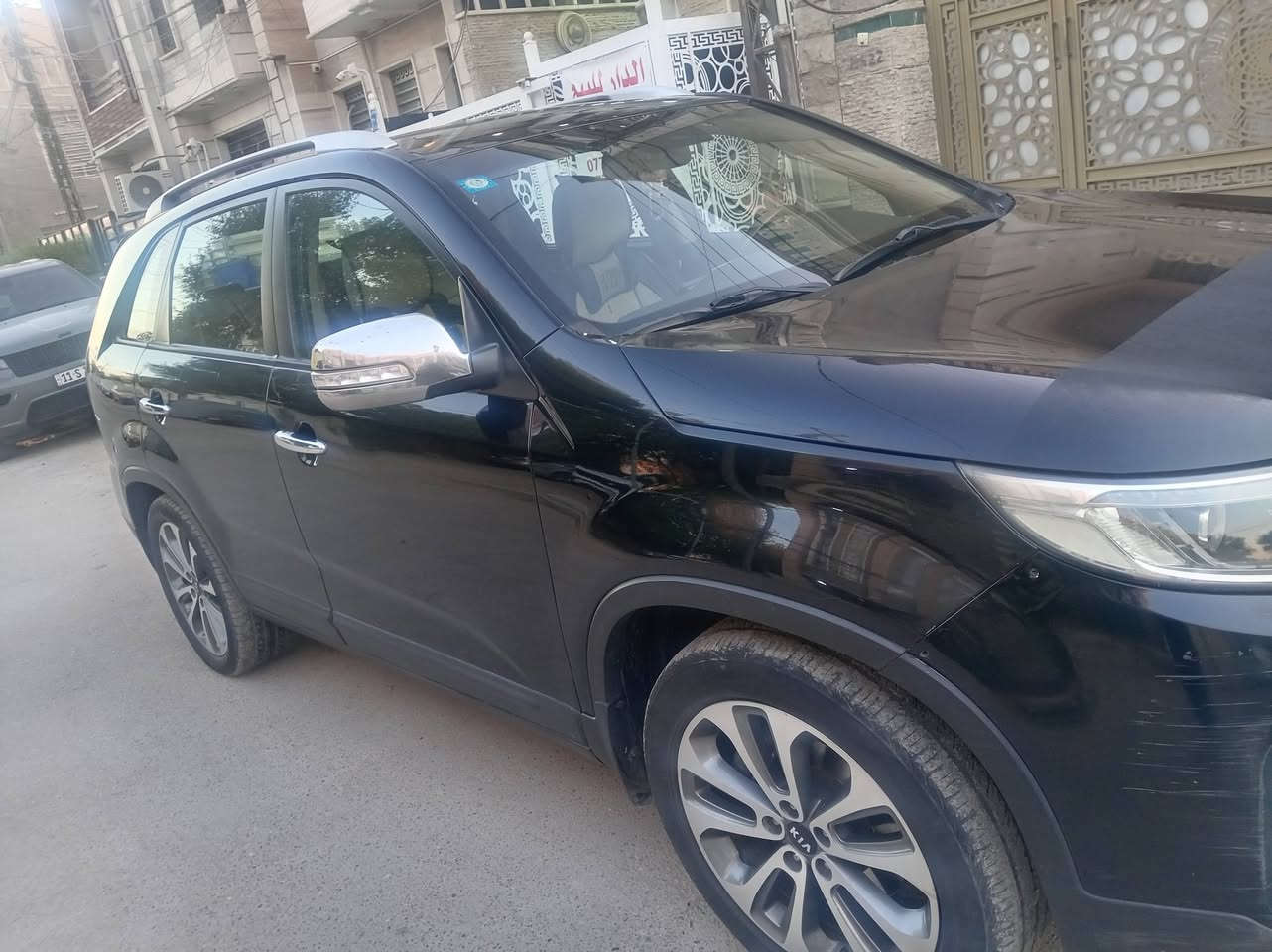 السلام عليكم سورنتو ٢٠١٤ وارد كوري محرك ٢٤٠٠ جي دي اي ٧ راكب تحكم جهتين تبريد ٣ قطع مانع انزلاق حساس خلفي كامرا خلفيه ويل ١٩ لون اسود شذره رقم بغداد مسجل شاشه بيها بس شخطين بل باب السايق و الجنطه لون اسود بدون صبغ مكانها بغداد السيديه *********** السعر ١٢٥٠٠$ وبيها مجال قليل@
