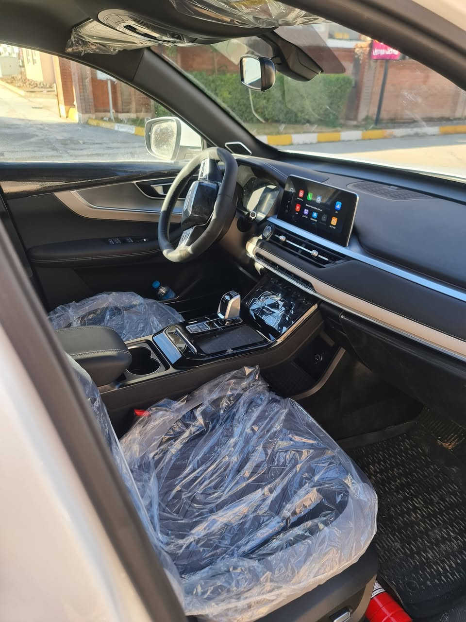 السلام عليكم 
سيارة شيري تيكو 7 برو موديل 2024 استلام نهاية سنة 2025 بداية سنة 2026
السيارة زيرو على وضع الشركه بها ضمان ٦ سنوات و٦ مرات تبديل دهن على حساب الشركه 
كامل مواصفات 100/100
السعر 170 
السيارة بسمي والتحويل ثاني يوم
السياره مرقمة رقم سليمانية والسنوية مدتها 5 سنوات تنتهي نهاية 2030
مكان السيارة كركوك 
رقم  الموبايل  ***********
