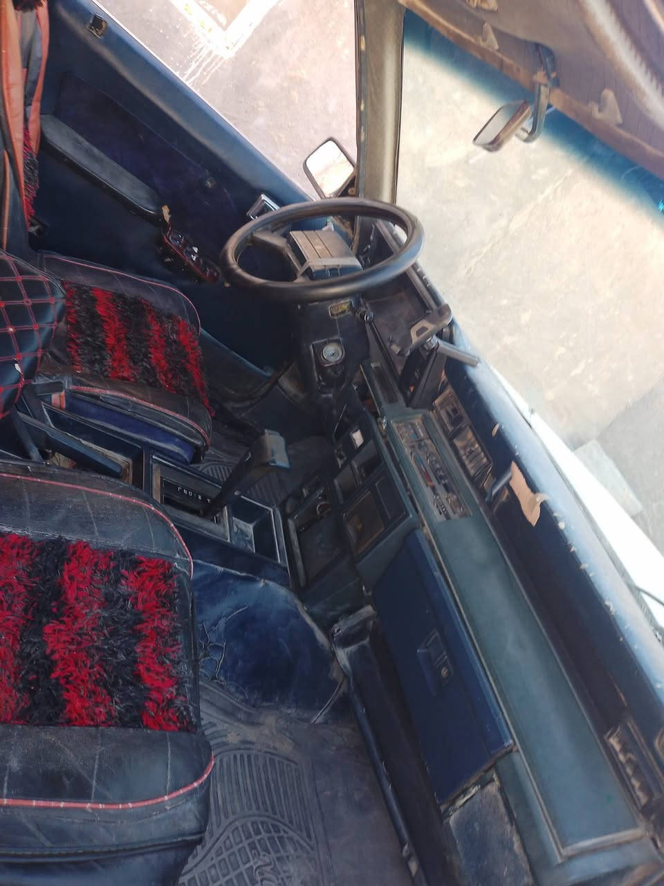 السلام عليكم سياره البيع سوبر موديل 87
محرك ففتي جديد بدي 
خياس قليل رقم مال سياره رمادي  بسم جارنه سنويه 29 رقم دولي كير جديد محرك جديد تواير جديد المكان السماوه سعر 20بيه مجال رقم تلفون ***********
