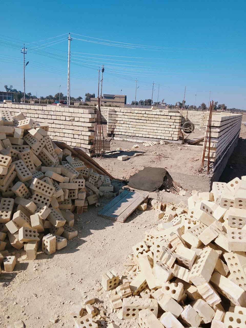 قطع اراضي طابو زراعي سند 25 بالمحموديه حي بدر خدمات كاملة ماء مجاري تبليط أرصفة  كهرباء للاستفسار ***********
