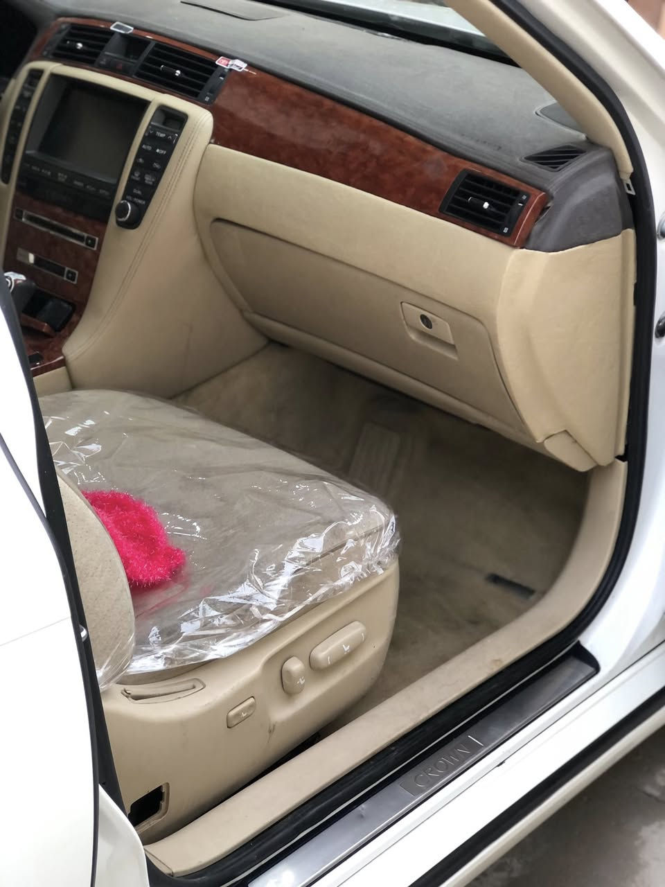 شاهینە ٢٠٠٥ براوە ناوزەرد ١٨٢
سەیارەی ماڵانە مەزبوتە سارد گەرم بەستراوە 
ویل نەوتی سەقف شوشەی شوێن موسی جوان 
بێ چاڵو چۆڵی بێ تەقەو ڕەقە  
کونی گەرمی گیراوە نەفەس نادات 
کامل حەمامی مەکینەو سندوقی کراوە 
بەگشتی سەیارەیەکی جوانو مەزبوتە
گۆڕینەوەش ئەکەم بە مەلیکەو شاهینە  
0750 129 21 52
