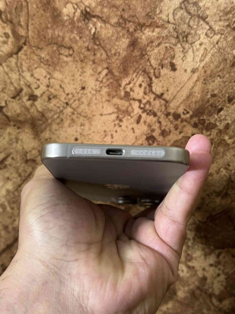 ايفون 15 برو ماكس
ذاكره٢٥٦
بطاريه٩٤ كفاله من الخدش
ماستر m/AAA
سعر ١١٠٠ بيع اوًمراوس 
عنوان شاميه***********
