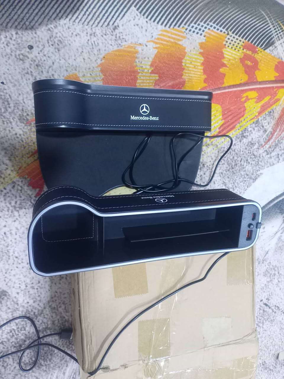 هذا المنتج هو صندوق تخزين وتنظيم للمقاعد الأمامية للسيارة يحمل شعار مرسيدس بنز. تمم وبلعافيه


**إذا كنت صاحب هذا الإعلان وتريد حذفه لأي سبب، رجاءا أرسل رسالة إلى الدعم الفني**