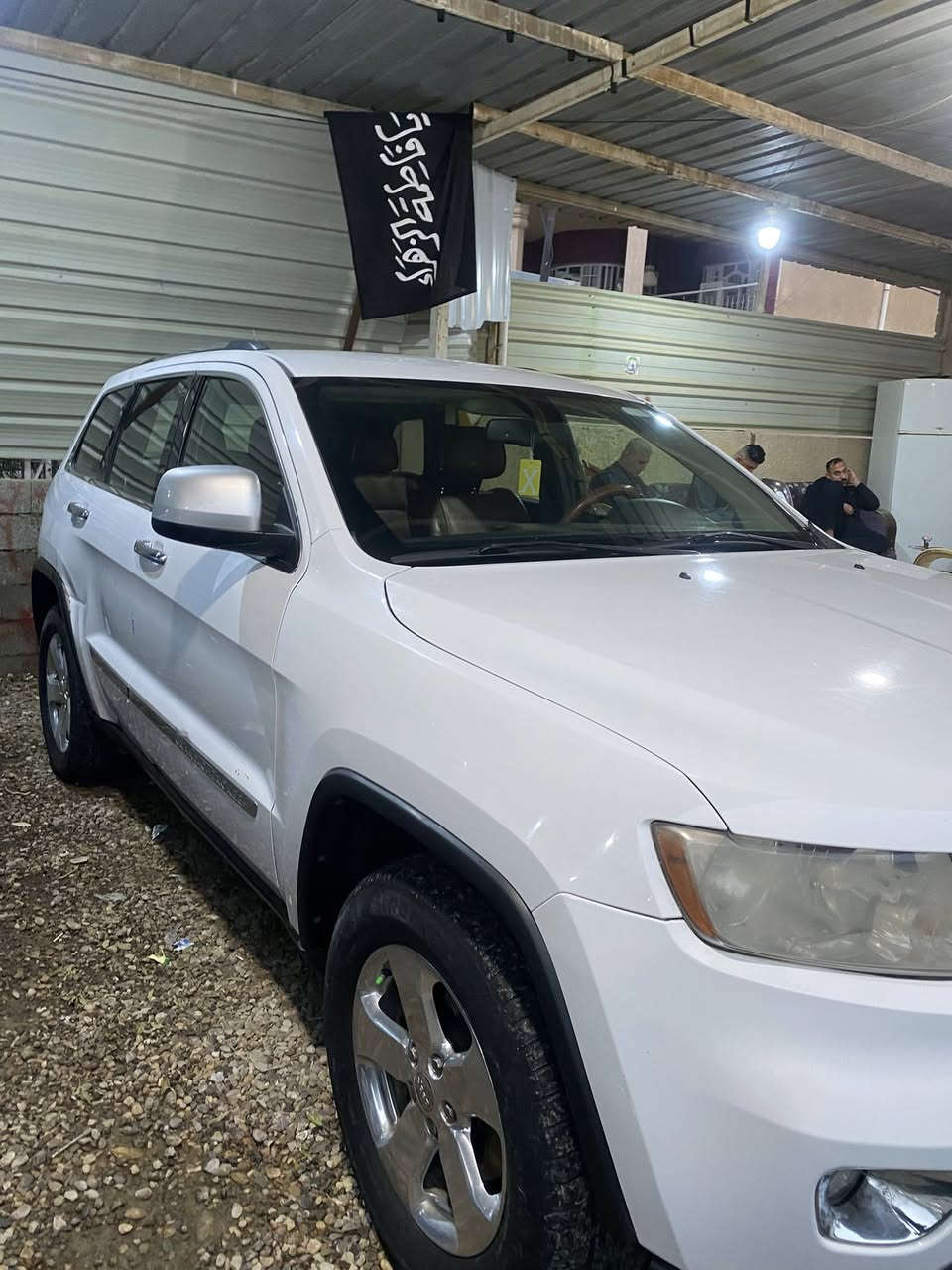 السلام عليكم
جيب 2013
رقم بغداد بسمي تحويل ثاني يوم 
داخلة كلين بدون حادث 
ماشية ١٠٨ الف حقيقي 
السيارة حلوة 
العنوان ديالى جديدة الشط 
للستفسار ***********
