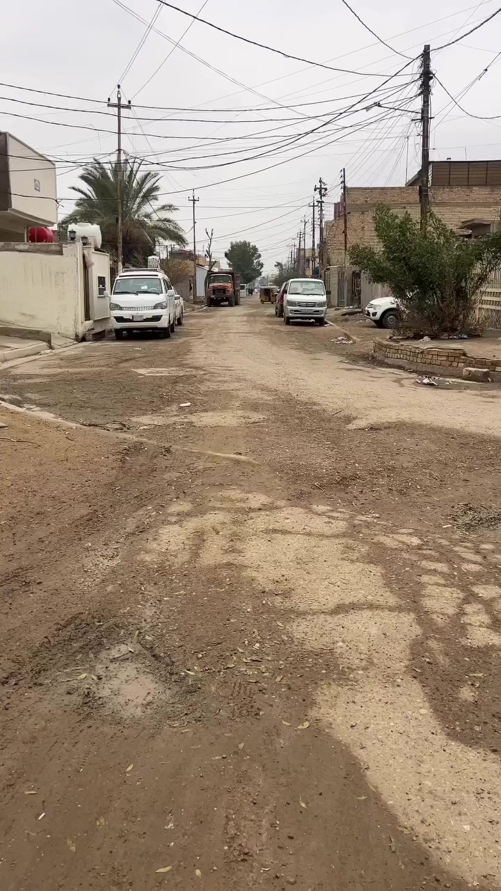 السلام عليكم 

عيني بيت للبيع  في منطقة حي البتول شارع مدرسة الخيرات المساحة 112 متر مربع الواجهة 8متر والنزال  14متر يحتوي على أربعة غرف نوم  واحدة بالطابق الأول وثلاث في الطابق الثاني واستقبال وصالة وحمامات  كامل الخدمات السعر 63 مليون وبيه مجال للاستفسار يمكنكم الاتصال على الرقم التالي : 0774 147 7703
