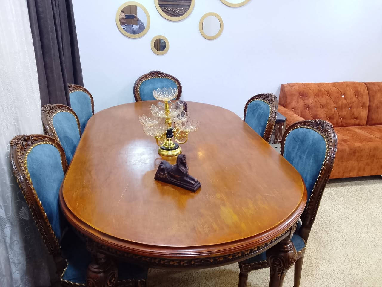 للبيع ميز طعام كبير صاج وخشب ثقيل حفر  زان مع
 6 كراسي من نفس الخشب  ،، نظيف جداً مابي اي عيب أو خلل
للأستسفسار الاتصال على رقم الموبايل 
***********
