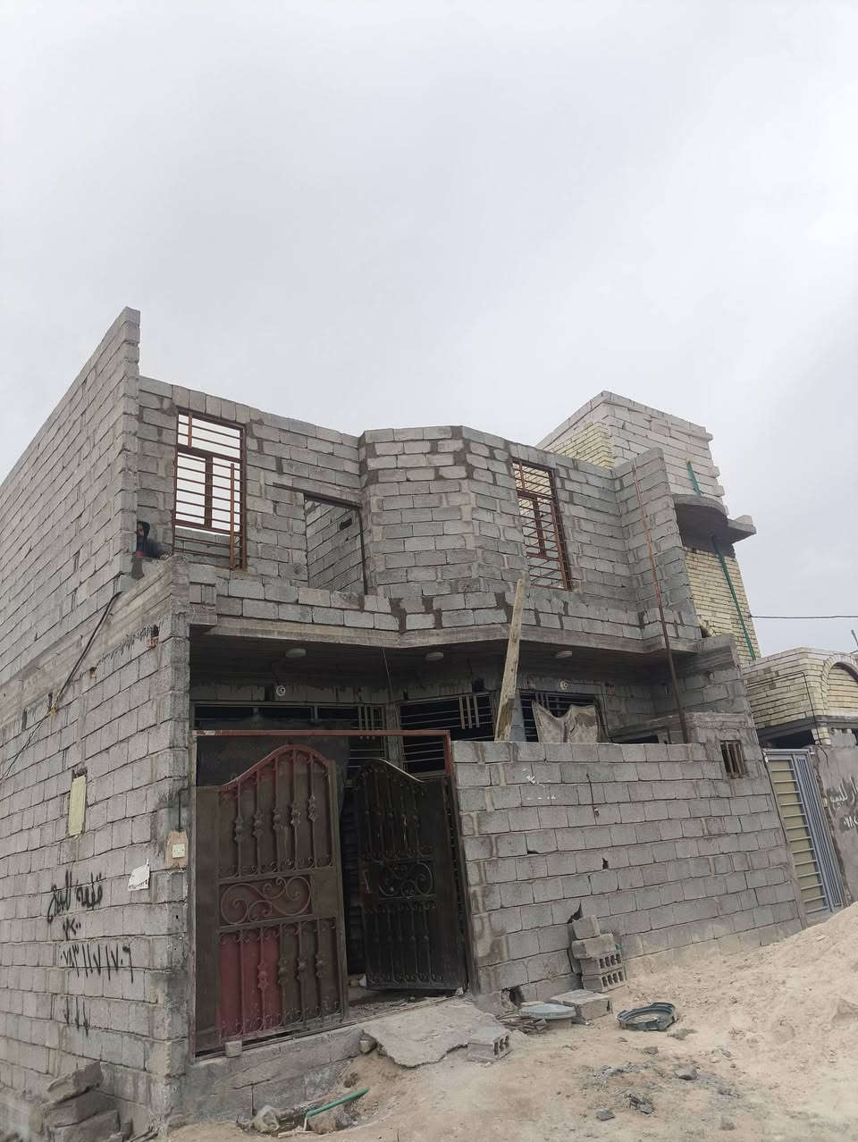 السلام عليكم بيت للبيع مساحة 100م طابقين هيكل 4غرف نوم.     عنوانة سيد سماعيل قرب مجمع علي الاكبر/س48
***********
