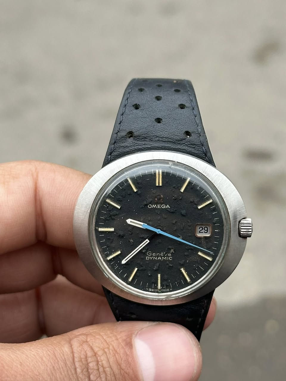 السلام عليكم نوادر الامكا الداينمك نصب تكويك وليس اوتو يعني نواد
قطر ٤١ 
الساعة اصلية بل كامل جامة وبك وسير ودكمة توقيت مضبوط. 
الساعة نضيفة جدا   السير يوجد بي اثر استخدام 
    

السعر ٤٢٠$ 
***********
