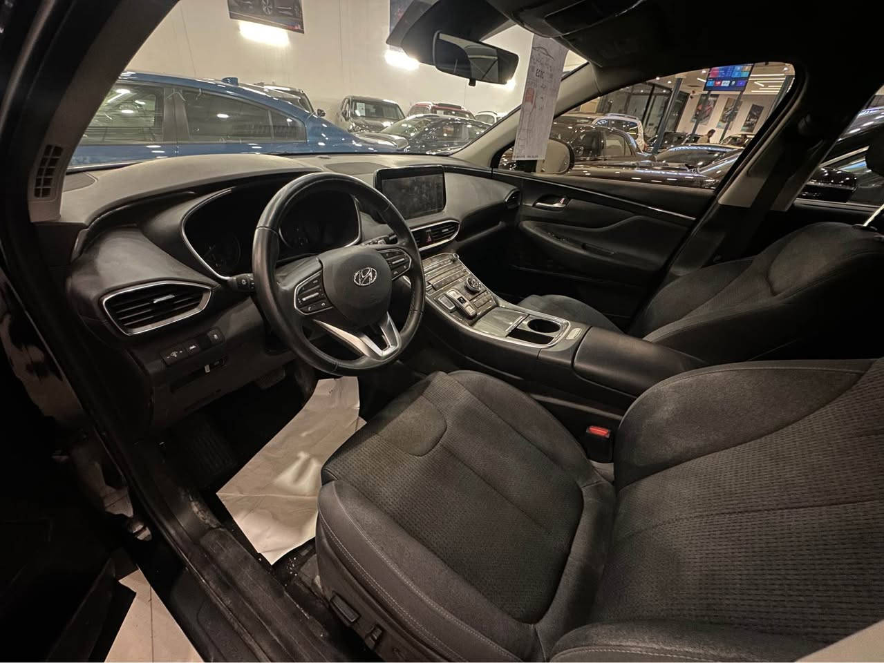 سنتافي ٢٠٢٣ نص فول 
محرك ٢٥٠٠ تيربو اربعة سلندر فور ويل بصمة شغال كشنات تدفئة تبريد مركزى سبعة راكب 
ضرر ربع بنيت وجملغ طرف سايق صبغ بدون دواخل ارباك تاك راجع سستم 
مكان اربيل 
*********** واتساب 
رقم كاتي تترقم اربيل وسليمانية ودهوك أربيل, العراق
