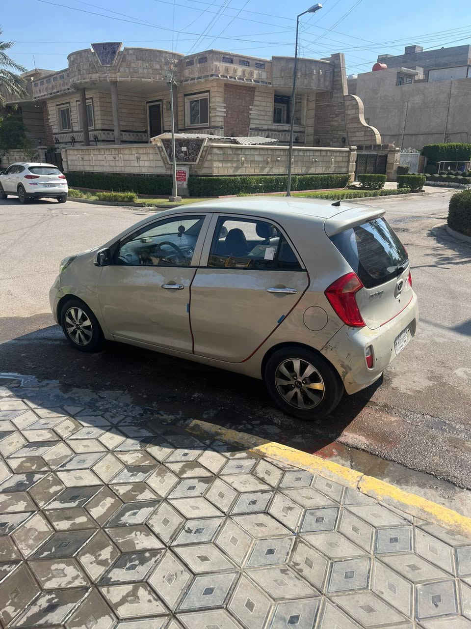 مساء الخير وتحية طيبة للجميع
كيا بيكانتو موديل ٢٠١٣ ماشية ٩٠ الف قابل للزيادة خليجي مكينة ٣ سلندر اقتصادي مكينة كير تبريد شرط البدي بي قطع صبغ اني ابيع حزام وجارد حاليا السعر ٦٥ مجالها بسيط شرط التحويل مكاني بغداد زيونة او الاعظمية اي استفسار *********** وشكرا للجميع.
