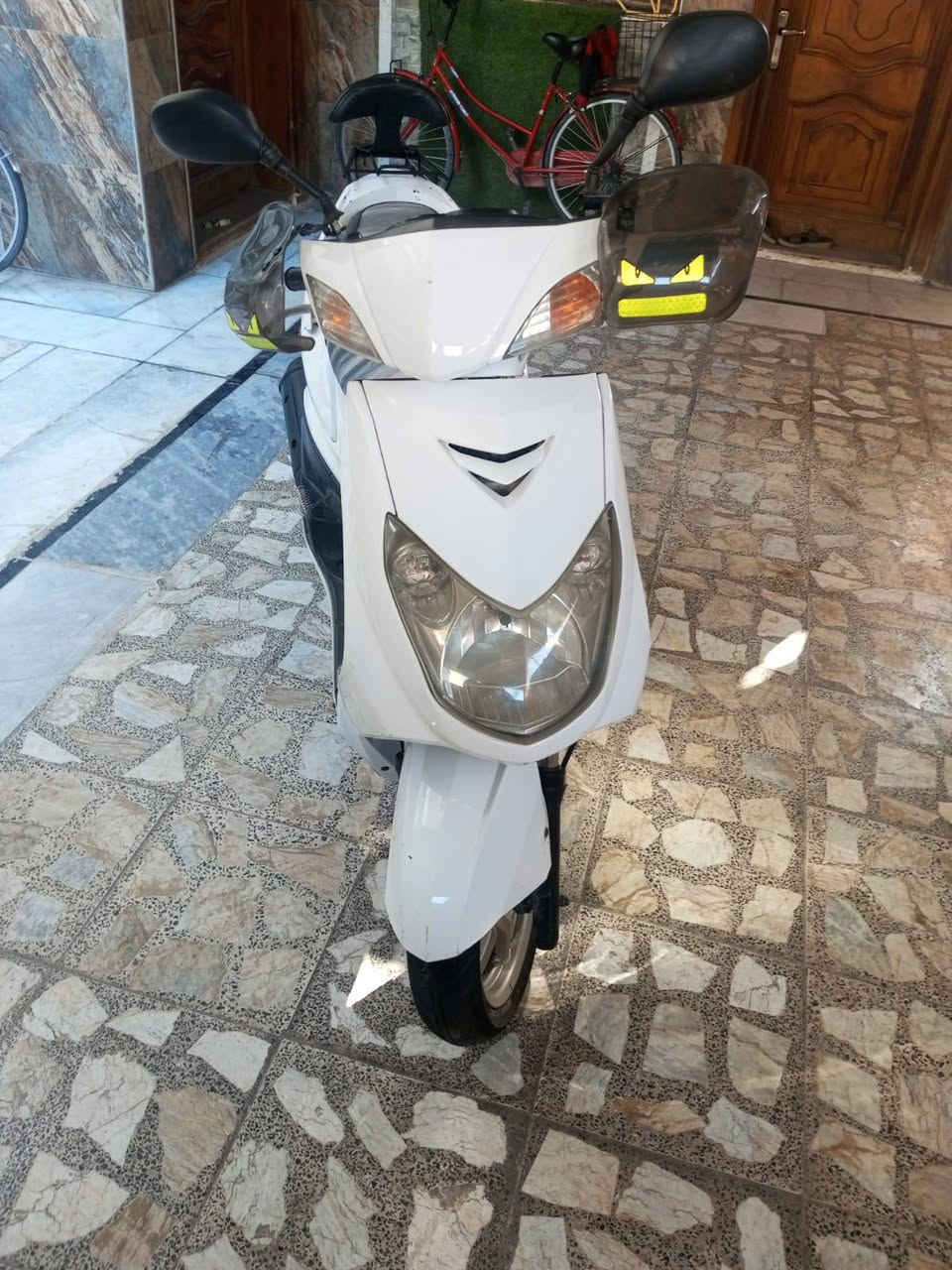 مكلف للنشر رقم *********** مكان بغداد شرطة الرابعة سلام عليكم سكنس 140كهربائيات شغالة مكينة خرسة شعر750وبيهة مجال بصيط شلعة ومعدل كاملة مكملة كلنقص متبيهة عدة الدشبول يرادبة ربط بس طب بطسة وطفه بس لدشبول
