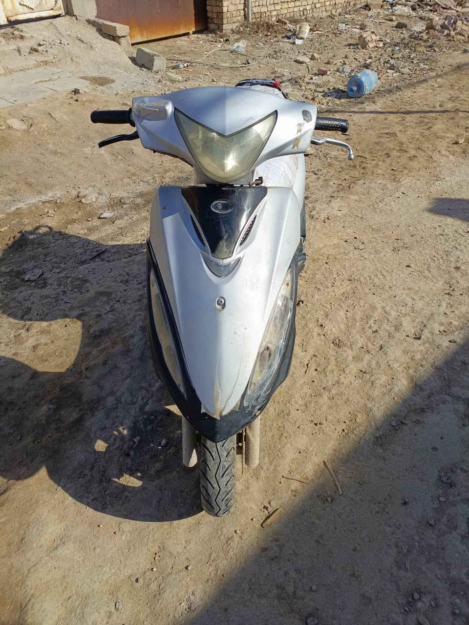 دراجة G4 للبيع
دراجة طافية امس طفت ما اعرف شبيهة الله شاهد لا اخذتهة للتصليح ولا اجة واحد فحصهة وحق الحسين الشهيد ما اعرف شبيهة ادير وماتشتغل. 
دراجة جانت شغالة وكلشي شغال بيهة لايتات عالي ناصي بك لايت اشاير اصطاب شغال سلف كلشي شغال مابيهة نقص. 
مكاني ناصرية مركز السعر 175 الف ***********
