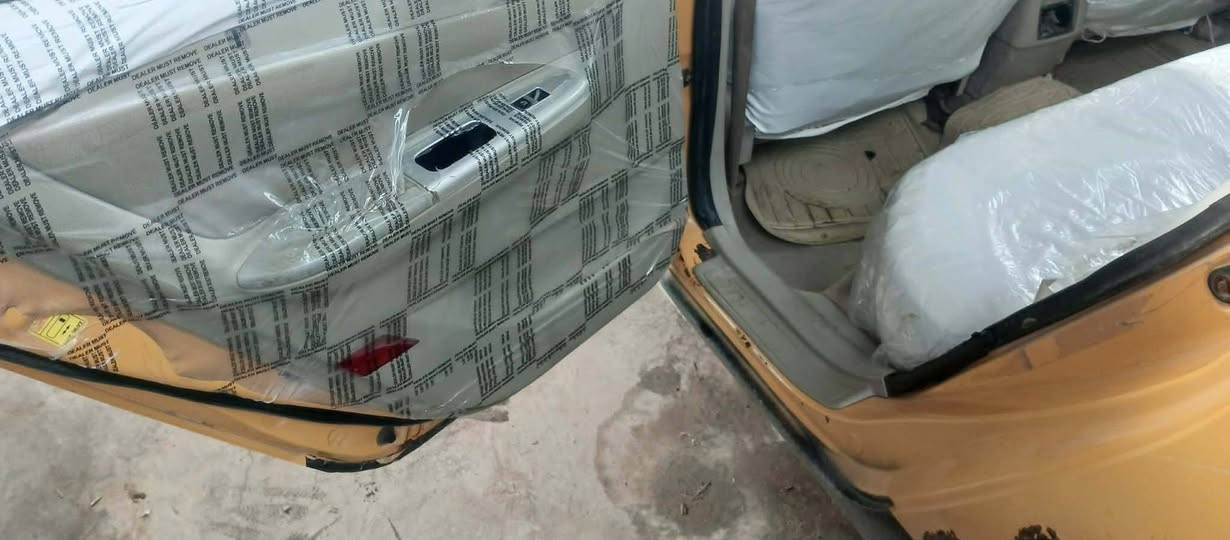 السلام عليكم ليفان 11 صدامي مالكه موجود عليه غرامه 40 الف هيئه ما مسجله السياره مابيه اي ضربه مكينه وكير اوتو بالكارتون جدد حداديه باور مشط كله جديد ترايك وين متريد مكاني نجف السعر قفل من الاخير 16 ....***********
