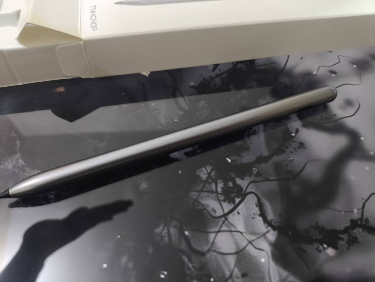 للبيع قلم
HONOR Choice Pencil

الأصلي

اللون رمادي

القلم مستعمل اسبوع واحد فقط

متوافق مع أجهزة:

Honor Pad 9

Honor Pad 10

Honor Pad X9a

المميزات:

حساسية ضغط عالية 4096 Level لكتابة ورسم دقيق

استجابة سريعة بدون تأخير أثناء الكتابة

تقنية Palm Rejection لمنع لمس اليد أثناء الكتابة

إمكانية التبديل بين القلم والممحاة بالضغط المزدوج

. تصميم معدني خفيف ومريح في الاستخدام

شحن سريع USB-C

مناسب للمذاكرة وتدوين الملاحظات والرسم

الحالة:

جديد فول  - أصلي 100% سعر 50 الف ...... للتواصل واتساب ***********
