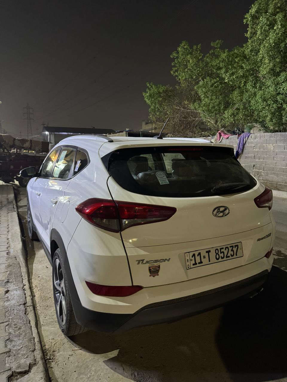 سلام عليك البيع بستعجل بسعر بلاش ب ١٣٥ ورقه فول موصفات ماعده الفتحه توسان 2016 جديد بعنه كلمه حادث بصيط بدون لغد حادث فقط جاملغ وبنيد فقط الباقي مكفول شرط السونر كير مكيه مكفول محرك ١٦٠٠٠ تيربو الشراي ينتصل ويدلل *********** مكان الشعب البنوك
