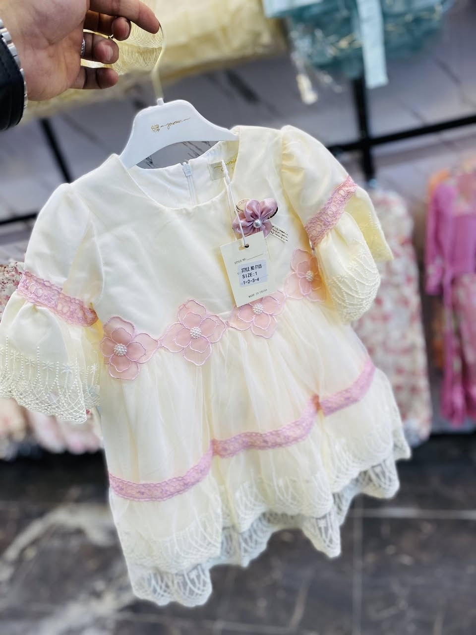 اللهم صلي على محمد وآل محمد 
تم افتتاح ازياء فراولة للأطفال 
ملابس حلوه وأسعاره مناسبه 
العنوان شارع البلديه مقابل دكتور جعفر وفي


**إذا كنت صاحب هذا الإعلان وتريد حذفه لأي سبب، رجاءا أرسل رسالة إلى الدعم الفني**