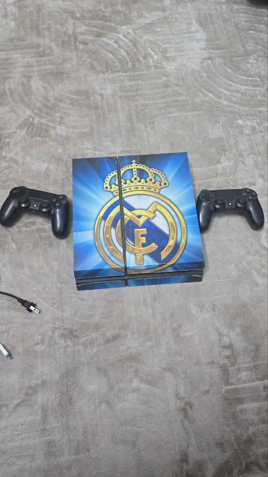 اعادة نشر ( تغيير الأرقام للتواصل فقط ) 

السلام عليكم 
PS4 مهكر فات نسخة 11
واضح بالصور الألعاب ( أهمها Balck Ops و مابات الزومبي نازلة بيها و يصير اكثر من لاعب )
غير مفتوح 
يدتين 
السعر 240
مدينة الصدر

***********
رقم ثاني ***********
