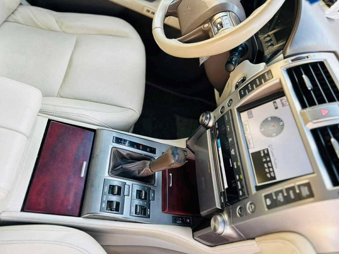 سلام عليكم

للبيع 

لكزس Gx460 

V8 4600cc

موديل 2012 محدثه ٢٠١٩ 

ماشيه 146 الف كم 

 

مواصفات السياره 

١- جكات 

٢- تدفئه + تبريد مقاعد اماميه 

٣- تحكم تبريد امامي + خلفي 

٤- سلايد

٥- ٧ مقاعد 

٦-حساسات امامي خلفي 

٧- كامرات ٣٦٠ درجه 

٨- تعتيم كامل للمري 

٩- خزن ميموري لكشن السائق 

‎ملاحظه السونار مرفق بالمنشور 

موقع السياره بغداد زيونه 

للأتصال :- ***********

*********** بغداد, العراق
