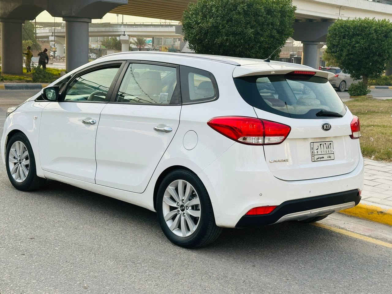 سلام عليكم للبيع كيا كارنز موديل 2014 السعر 135 وبي مجال بسيط بيه قطعتين صبغ موصفات مكينه 2000 دوش سبعه راكب تحكم ستيرن جهتين ايكو اقتصاد حساسات داخلي بيجي كشن كهربائي ستيرن تدفئه وباقي موصفات المعروفه مكينه وكير كفاله تخم تاير حداديه تبريد تدفئه شغال سنويه لـ 28 تحويل مباشر العنوان كربلاء للستفسار ***********
