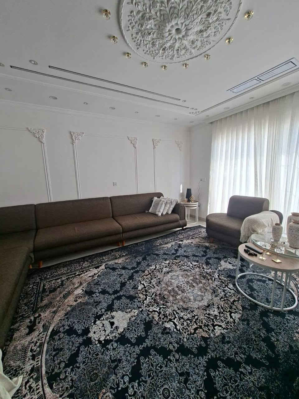 ئە و تاخمە جوانە بۆفرۆشتن لوک کە م بە کارهاتوە و بە ڕادان دراوە 10نە فە رییە نرخی 380هە زارو مجال شوین هە ولیر***********
