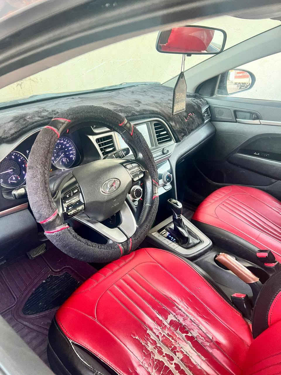 انترا موديل 2019 كير محرك بشرط مامفتوح الضرر بابين صبغ بدون دواخل وشبر بل جاملغ مواصفاتها نص فول سياره حلوه مال جناي بيع فقط بدون مراوس سنويه شكم تنفذ تريد تحويل تريد وكاله بجم كبس صندوق كبس تواير جدد صدر كلش زين.   اتصل وبيك خير ودلل. ***********
