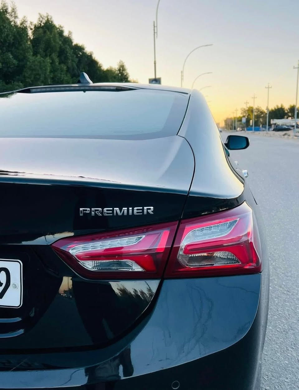 السلام عليكم 

ماليبو 2019 برمير للبيع  وارد كوري 

السيارة بدون ايرباك و بدون دواخل بيها الباب الخلفي تعديل بارد فقط + هلال الجاملغ بي شبر 

مواصفات البرمير معروفة: 

بصمة 
شاحن لاسلكي 
شاشة ايباد 
عداد دجتال 
لايت لد امامي و خلفي 
لايت امام 3 عدسات 
كشنات جلد + كهرباء 
الكشنات الامامية تدفئة + تبريد  
الكشنات الخلفية تدفئة  
ستيرن هيتر 
حساس امامي خلفي 360 
اوتو ستوب 
اوتو بارك 
نظام المحافظة على المسار 
نقطة عمياء 
مثبت سرعة تفاعلي 
تبريد قطعتين…..

سعر السيارة: 138 وبيها مجال 
مكان السيارة: بغداد 
***********
