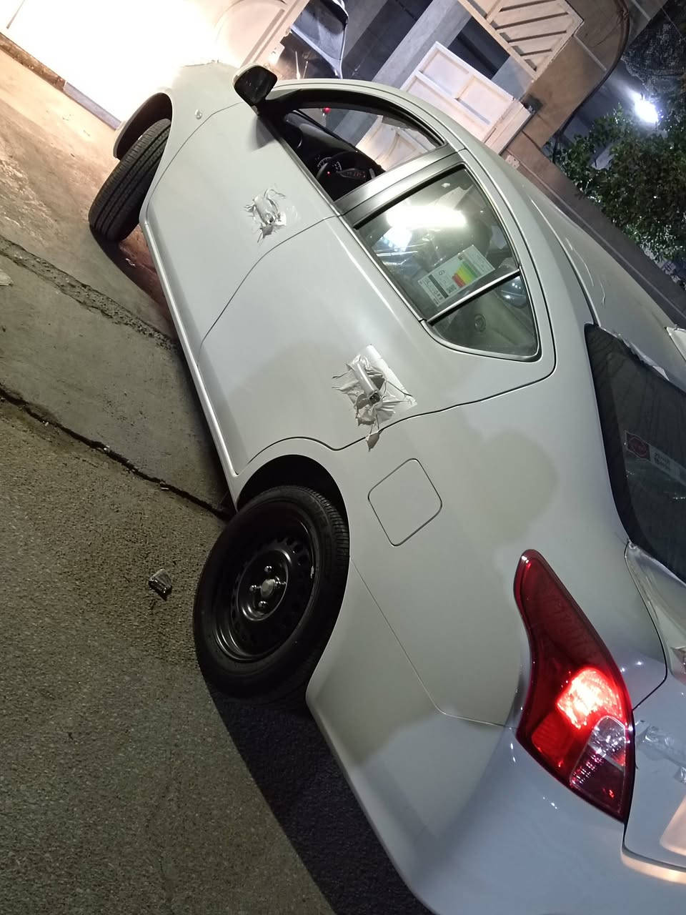 سلام عليكم سني هندي اخت الزيرو ماشية ٩٠٠ هندي ضمان السور شباك وعلامة جديد نحلة بليتة زركة رقم بغداد مكانها الغزالية الاتصال على الرقم ***********
