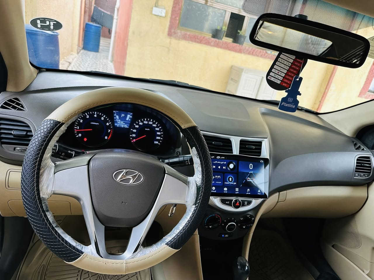 اكسنت 2011 خليجي 
محرك: 4 سلندر
سعة: 1.6 لتر دبل قطره
كير
أو أوتوماتيك 
نوع البنزين: عادي
بلوتوث 
زجاج كهرباء
شاشة
تبريد وتدفئه شغال 
نظام مانع الانزلاق �
كير و محرك و صدر كلو بشرط 
السياره كفاله عامه من الضربه والصبغ 
السعر  102 ورقه وبي مجال شي قليل 
 المكان صلاح الدين قضاء الضلوعيه 
الاستفسار ***********
