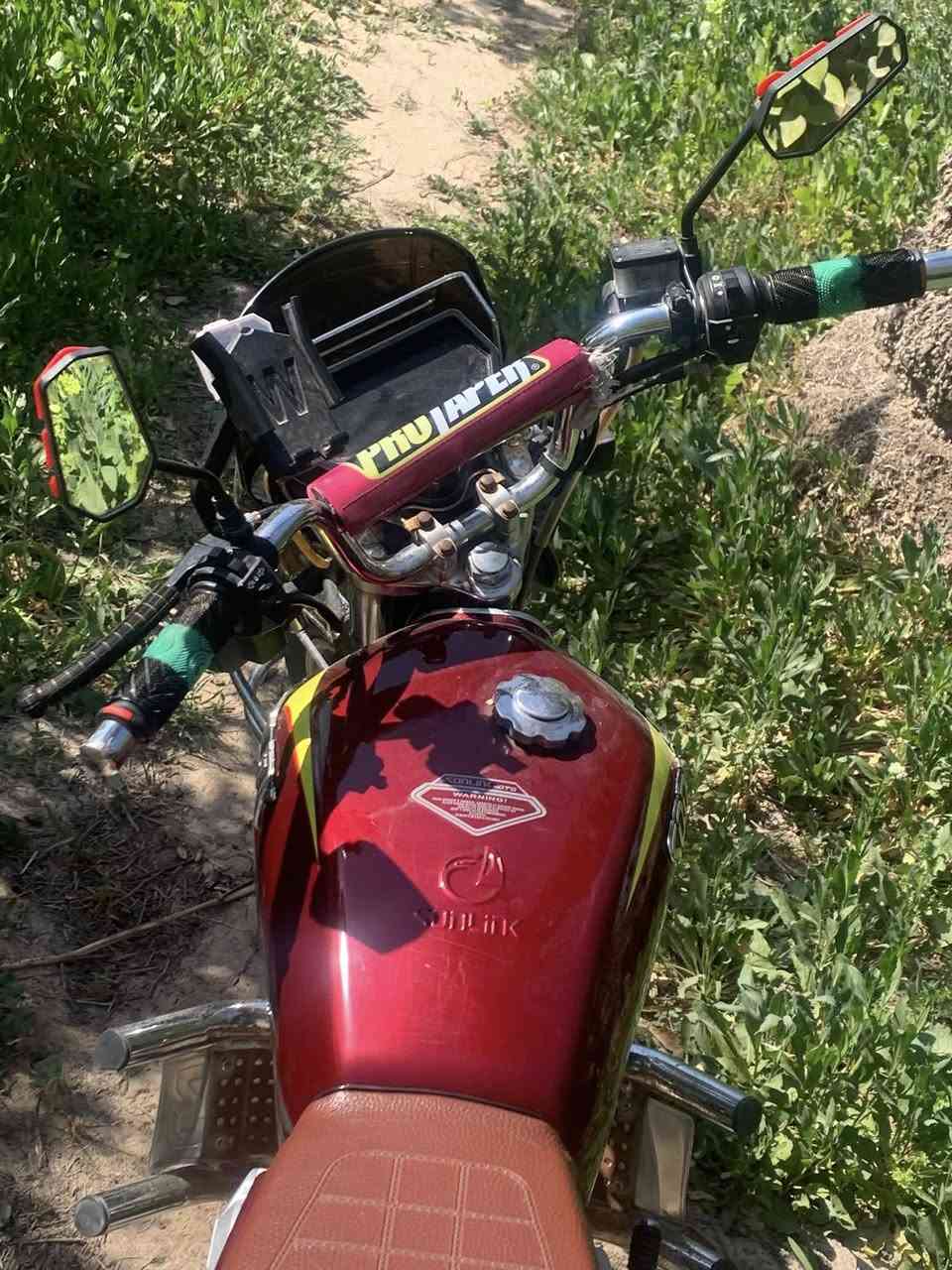 سلام عليكم
سيفان موديل 24 
كفاله اخو زيرو 
محرك برغي ما مفتوح 
باب الاول 
شاشه اكترونيه
اوراق كرتونيه  
السعر 625 وبيه مجال حك الجيه 
مكاني ديالى ابي صيدا 

رقمي ***********
