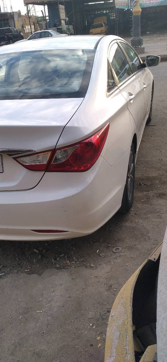 السلام عليكم للبيع سوناتا موديل 2014 
خليجي للستفسار اتصال عله رقم صاحب السياره

***********
