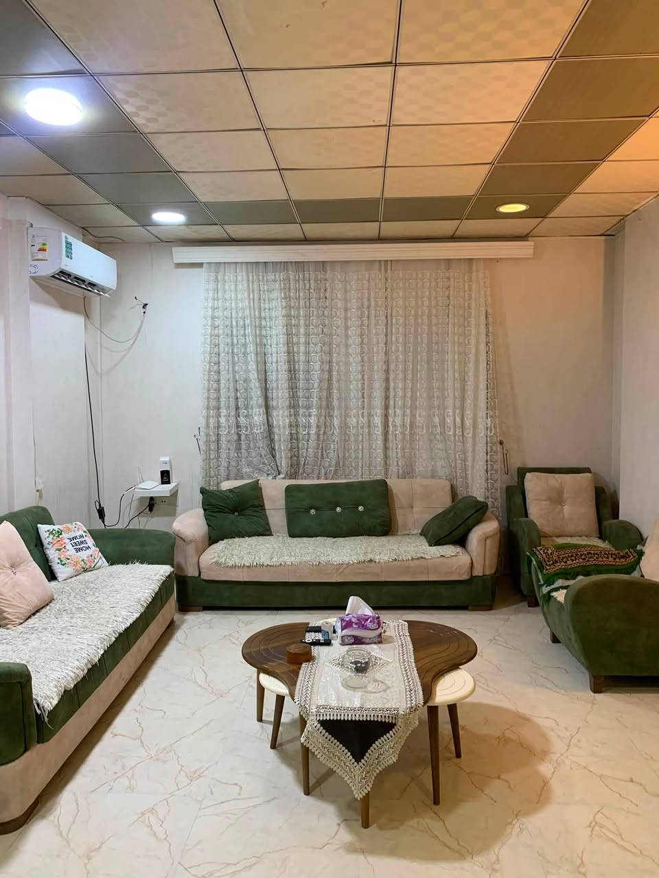 🏠 شقة "سوبر ديلوكس" للإيجار في مجمع كامراني – سكن النخبة!
هل تبحث عن الفخامة والراحة في موقع استراتيجي؟
نقدم لكم شقة بتصميم VIP ومساحة واسعة (136 متر مربع)، مأثثة بالكامل بأرقى التجهيزات (سوبر ديلوكس)، جاهزة لتكون منزلك المثالي.
لماذا هذه الشقة هي خيارك الأفضل؟
 تأثيث فخم: ديكورات حديثة، أثاث سوبر ديلوكس، وتجهيزات متكاملة لكل ما تحتاجه للسكن الراقي.
 موقع مثالي: على الشارع الخدمي مباشرة، مقابيل الـ 120، في مجمع كامراني الراقي.
 مساحة رحبة: توزيع ذكي ومساحة 136 متر تمنحك شعوراً بالراحة والوسع.
لا تفوت الفرصة، للاستفسار والحجز يرجى الاتصال على:
📞 ***********
