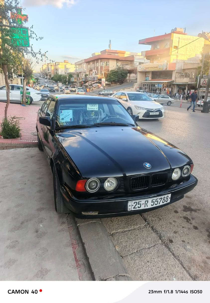 BMW 525i. 1991  سیارە کیر عادیی تحویل وکال       مکینەبشرط مکینە کبس جامات کهربایی و تبرید فقد للبیع مکان سیارە سلیمانیة  📞رقم صاحب سیارە *********** كركوك, العراق
