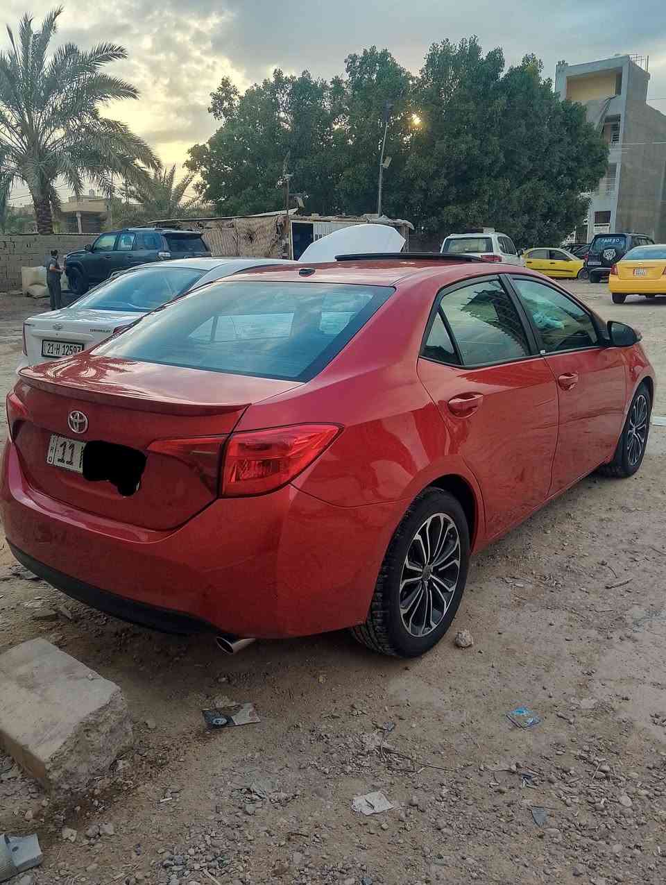 السلام عليكم كورلا موديل 2018 وارد امريكي طخته بابين وبالعراق بس من يم رقم شوية صبغ  بدون دواخل موصفات السيارة فول رقم بغداد جديد هزه جديده و سنويه مجدده بسمي تخم تاير جديد صدر امامي خلفي جديد تبريد ثلج تدفئة السياره كله على وضع الشركه ماشيه 225 السعر 142 وبيه مجال العنوان بغداد العامريه ***********///////***********حجم المكينه 1800
