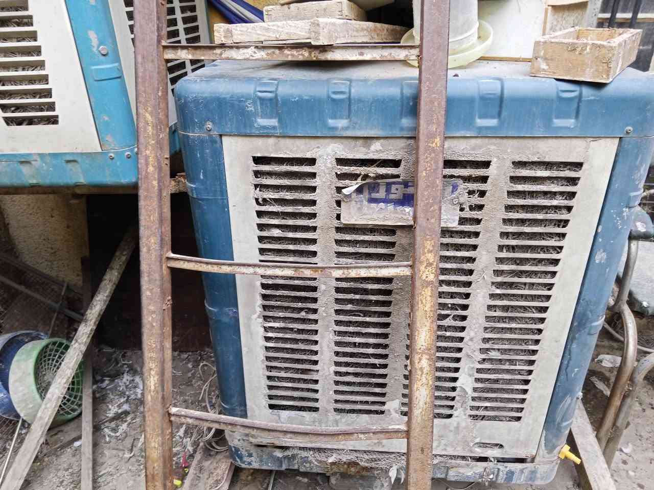 مبردات اثنين
مكينة لحام قديمة 
ميز حديد شغل تكمه ثكيل مكان بغداد شارع فلسطين رقم ***********
