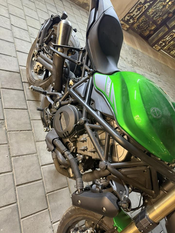 بنلي 752 زيرو النايلون بعدها بيها  abs فجوج برمبو الدراجه رقم وسنويه اسويلك تنازل بل شركه كل غراضها بل نايلون ورقه ضمان بيع او مراوس رقمي *********** مكاني بغداد حي القاهره الضباط ❤️
