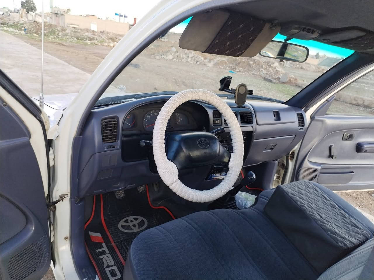 2001 نضافه فول طخم تاير رقم انكليزي سياره جاهزه فول للتواصل ***********
